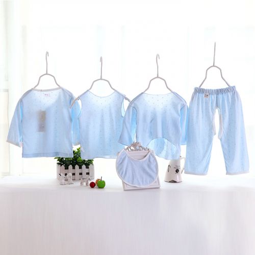 Coffret cadeau pour nouveau-né - Vêtements + Accessoires Ref 1965217