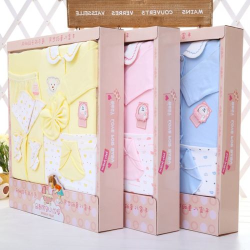 Coffret cadeau pour nouveau-né - Vêtements + Accessoires Ref 1965571