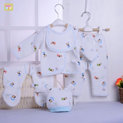 Coffret cadeau pour nouveau-né - Vêtements + Accessoires Ref 1965654