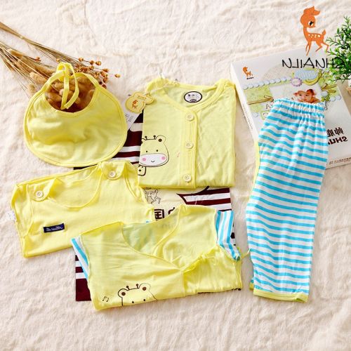 Coffret cadeau pour nouveau-né - Vêtements + Accessoires Ref 1966111