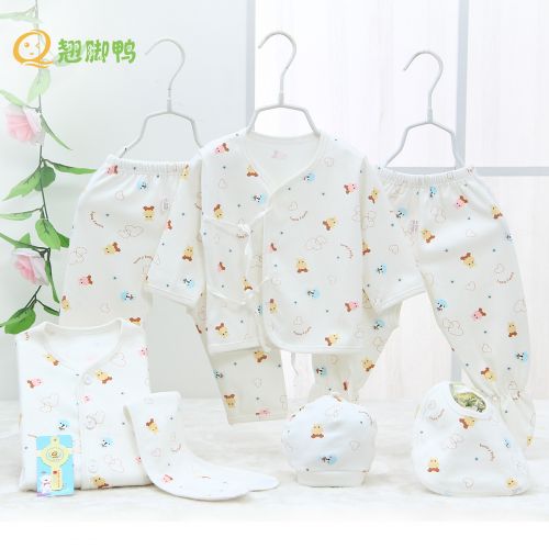 Coffret cadeau pour nouveau-né - Vêtements + Accessoires Ref 1966149