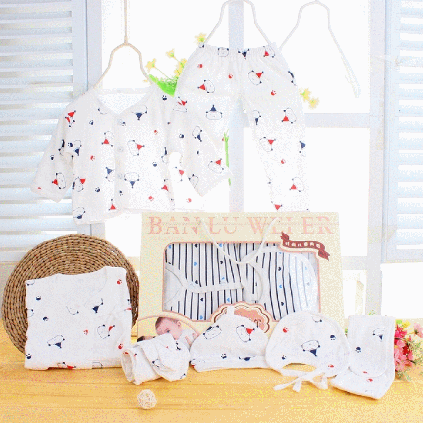 Coffret cadeau pour nouveau-né - vêtements Ref 1966239