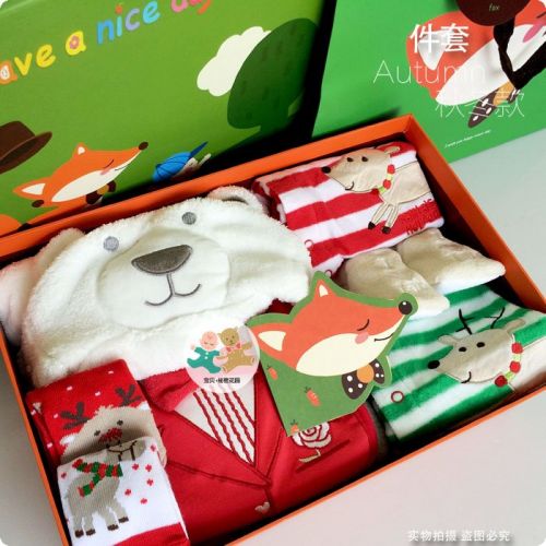 Coffret cadeau pour nouveau-né - Vêtements + Chaussures accessoires Ref 1973953