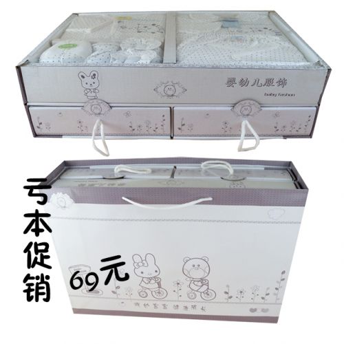 Coffret cadeau pour nouveau-né - Vêtements + Accessoires Ref 1975035