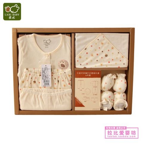 Coffret cadeau pour nouveau-né - Vêtements + Chaussures accessoires LABI BABY LOEHG61501 Ref 1975603