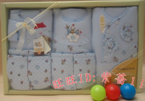 Coffret cadeau pour nouveau-né - Vêtements + Fournitures Ref 1975905