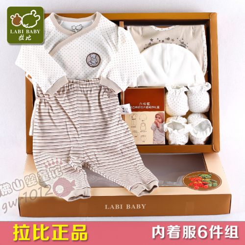 Coffret cadeau pour nouveau-né - Vêtements + Accessoires Ref 1975959