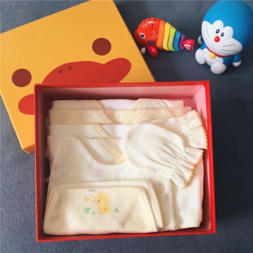 Coffret cadeau pour nouveau-né - Vêtements + Fournitures Ref 1976556