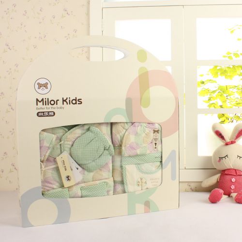 Coffret cadeau pour nouveau-né - Vêtements + Accessoires MD1249 Ref 1976570