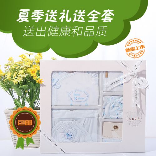 Coffret cadeau pour nouveau-né - Vêtements + Fournitures Ref 1976680