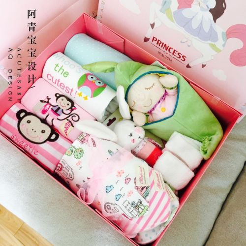 Coffret cadeau pour nouveau-né - Vêtements + Fournitures Ref 1976772