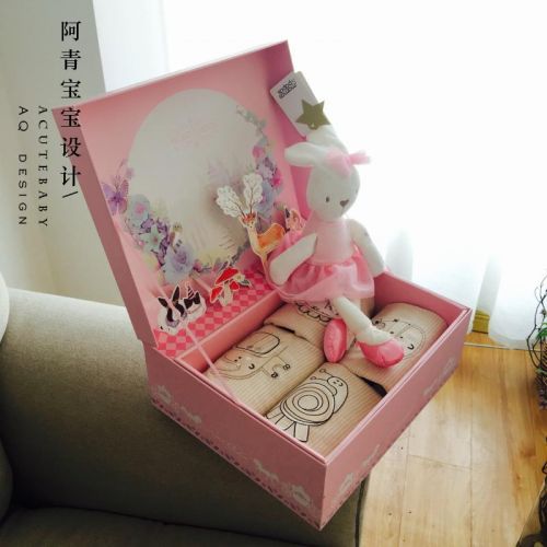 Coffret cadeau pour nouveau-né - Vêtements + Fournitures Ref 1976780