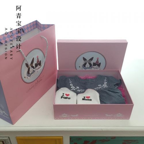 Coffret cadeau pour nouveau-né - Vêtements + Fournitures Ref 1976862