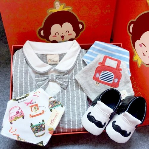 Coffret cadeau pour nouveau-né - Vêtements + Chaussures accessoires Ref 1977402