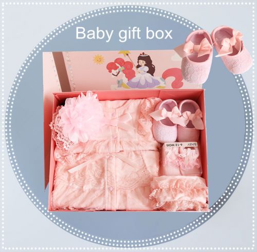 Coffret cadeau pour nouveau-né - Vêtements + Chaussures accessoires Ref 1977989