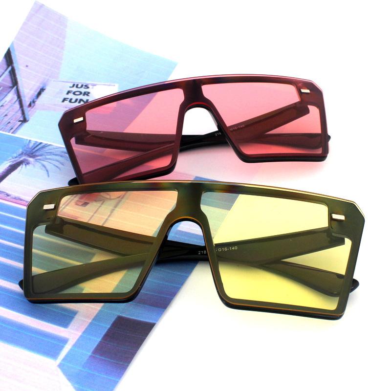 Lunettes de soleil en PC - Ref 3365903