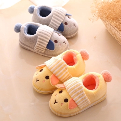 Pantoufles enfants en pour hiver - semelle caoutchouc antidérapant Ref 1005181