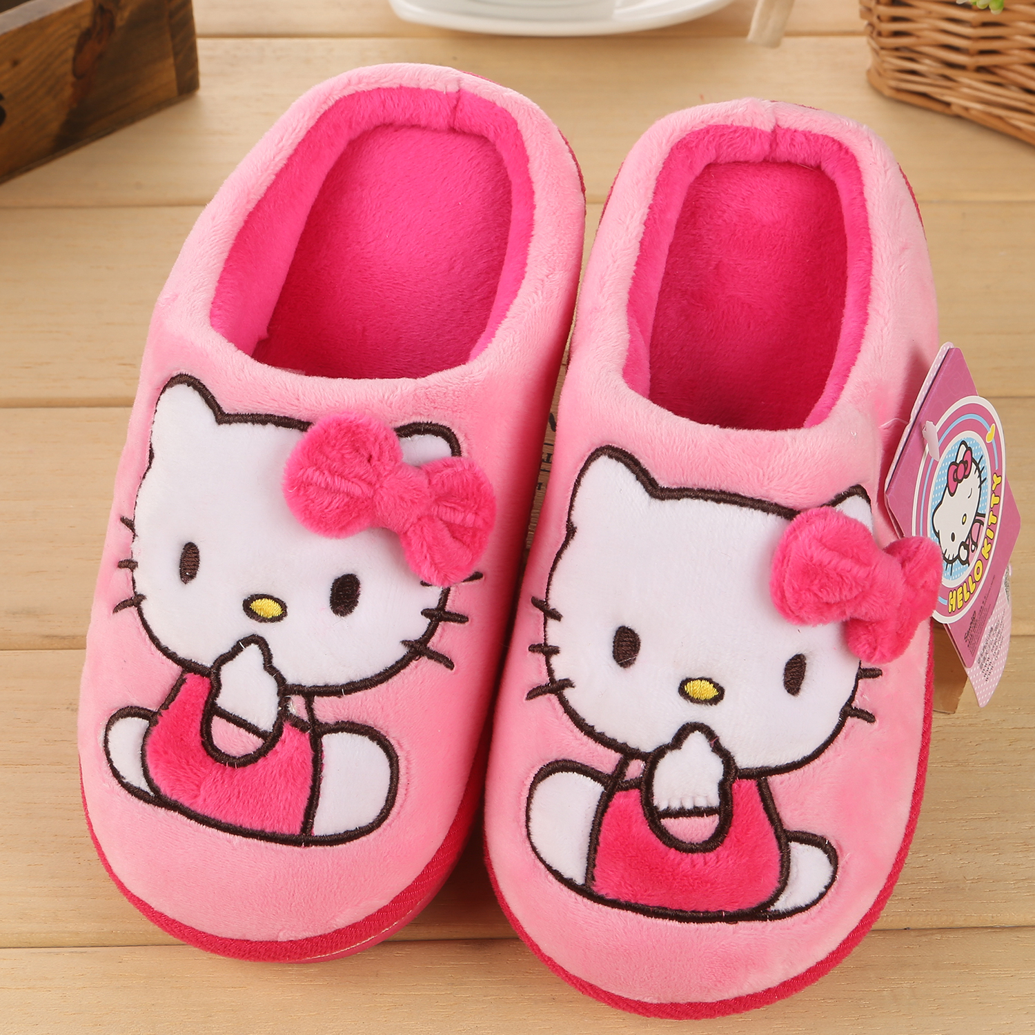 Pantoufles enfants en HELLO KITTY pour hiver - semelle caoutchouc Ref 1010021
