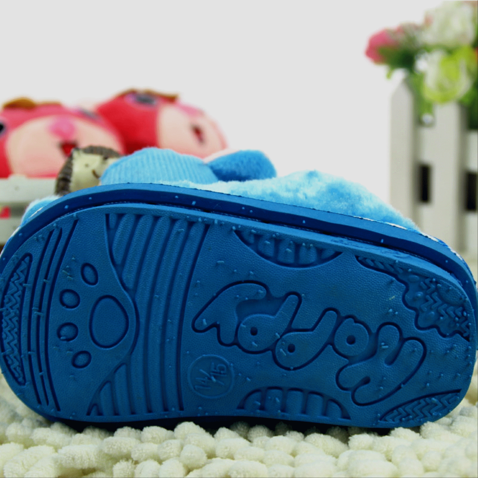 Pantoufles enfants en coton pour hiver - semelle caoutchouc antidérapant Ref 1017732