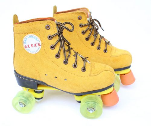 Patins à roulettes      95 PU     - Ref 2587068