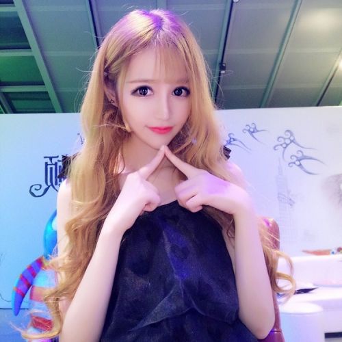 Perruque ANNA LUO . cheveux longs - Ref 2607356