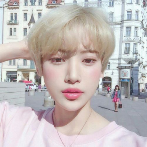 Perruque ANNA LUO . - Ref 2607380