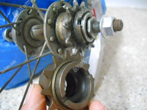 Pignon de vélo 1 vitesse BECAUSE - Ref 2368937