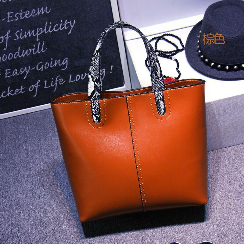 Sac à main féminin en peau de vache - Ref 3428575