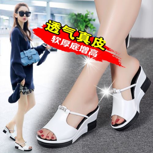 Sandales femme en revetement cuir de vache fendu - semelle polyurethane Ref 2667540