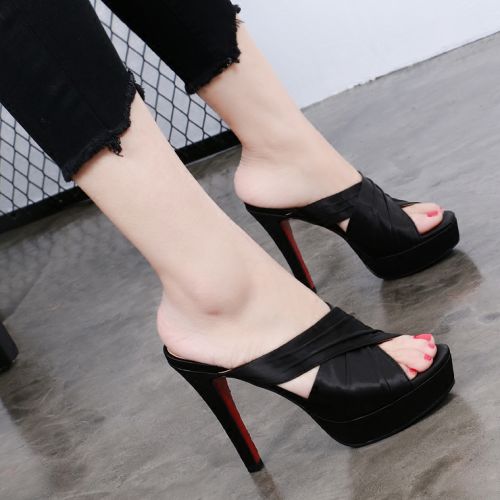 Sandales femme en satin - semelle caoutchouc Ref 2667548