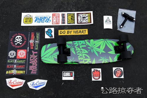 Skateboard pour homme femme enfant BLACK MARKET - Ref 2594607