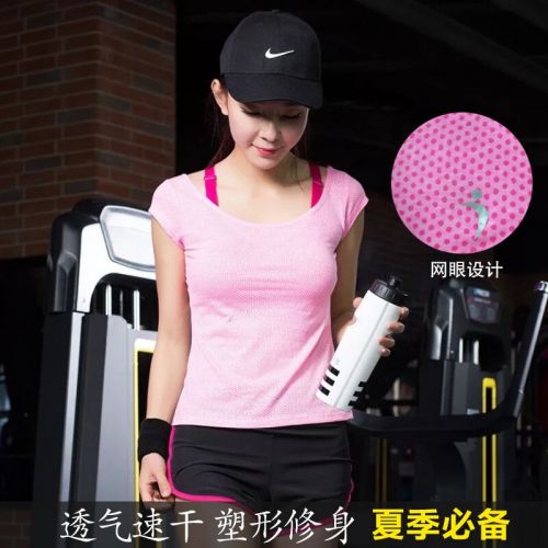 Tenue de sport femme coutume - Ref 469803