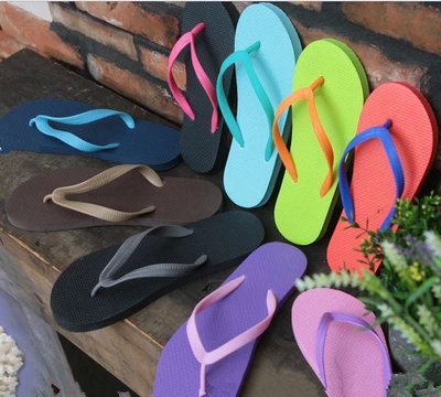 Tongs femme en plastique - semelle mousse de caoutchouc Ref 2665959