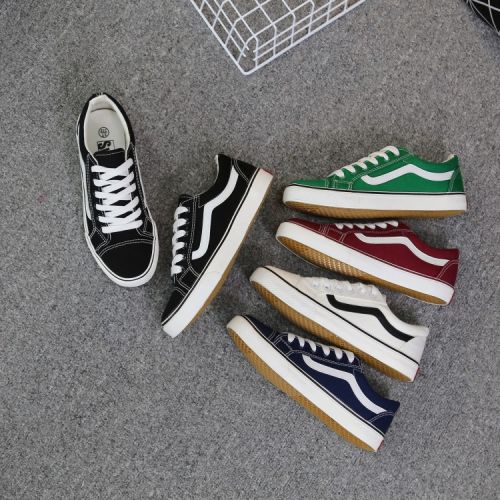 baskets jeunesse, 18-40 ans et Moyen-âge, - Ref 936898