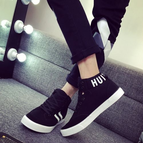 baskets homme , jeunesse, 18-40 ans, pour printemps - tendance des jeunes Ref 977713