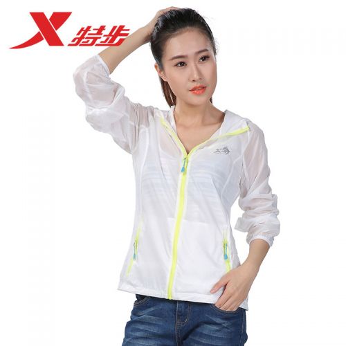  imperméable sport femme XTEP en nylon - Ref 499152