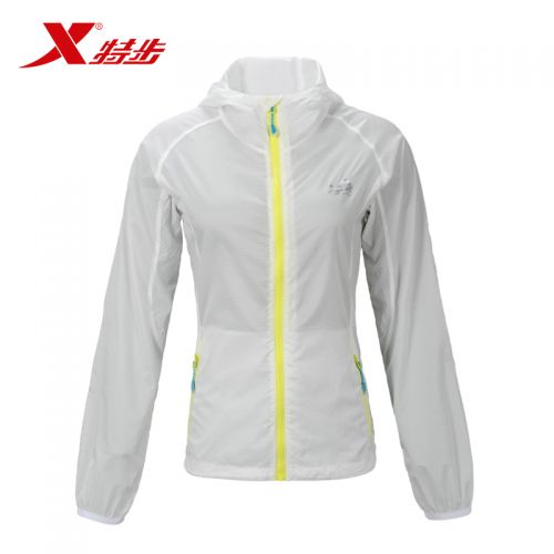  imperméable sport femme XTEP en nylon - Ref 499456